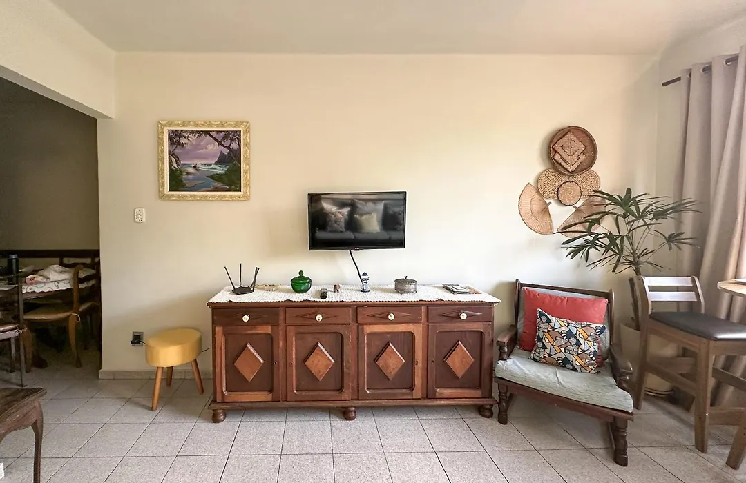 Apartamento com vista pro mar no Centro de Ubatuba - 1 vaga de garagem carro pequeno e médio porte, 2 quartos e cozinha completa-1