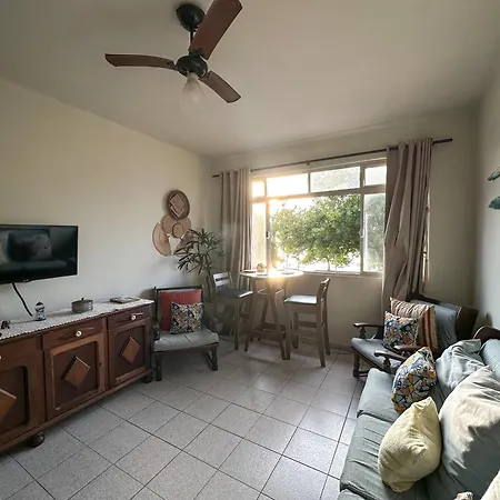 Apartamento com vista pro mar no Centro de Ubatuba - 1 vaga de garagem carro pequeno e médio porte, 2 quartos e cozinha completa-3